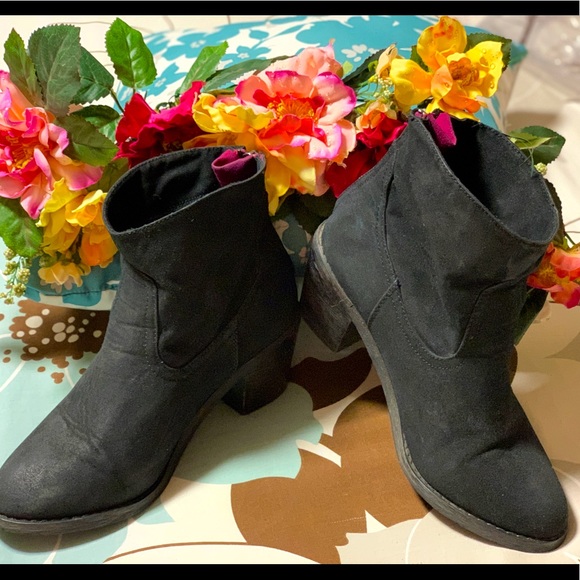 🤗 ladies sketches boots. - Picture 1 of 7